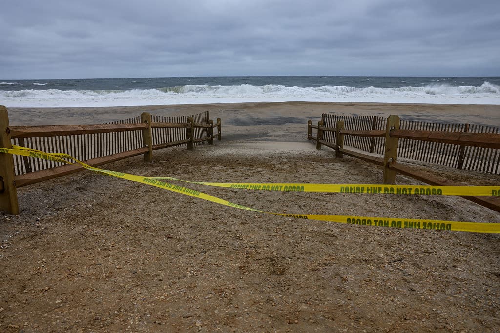 Gobernador de Nueva Jersey declara estado de emergencia ante paso del huracán Erin