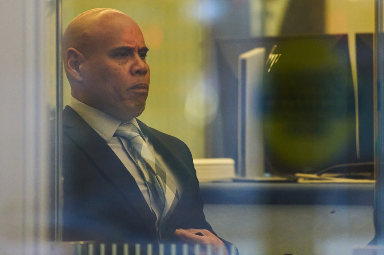Agente del ICE se declara inocente de cargos federales por mentir al FBI