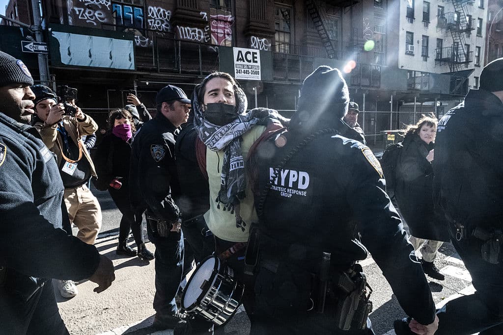 El concejal Christopher Marte, representante del distrito, criticó la intervención de la NYPD y señaló que Nueva York es una ciudad santuario.