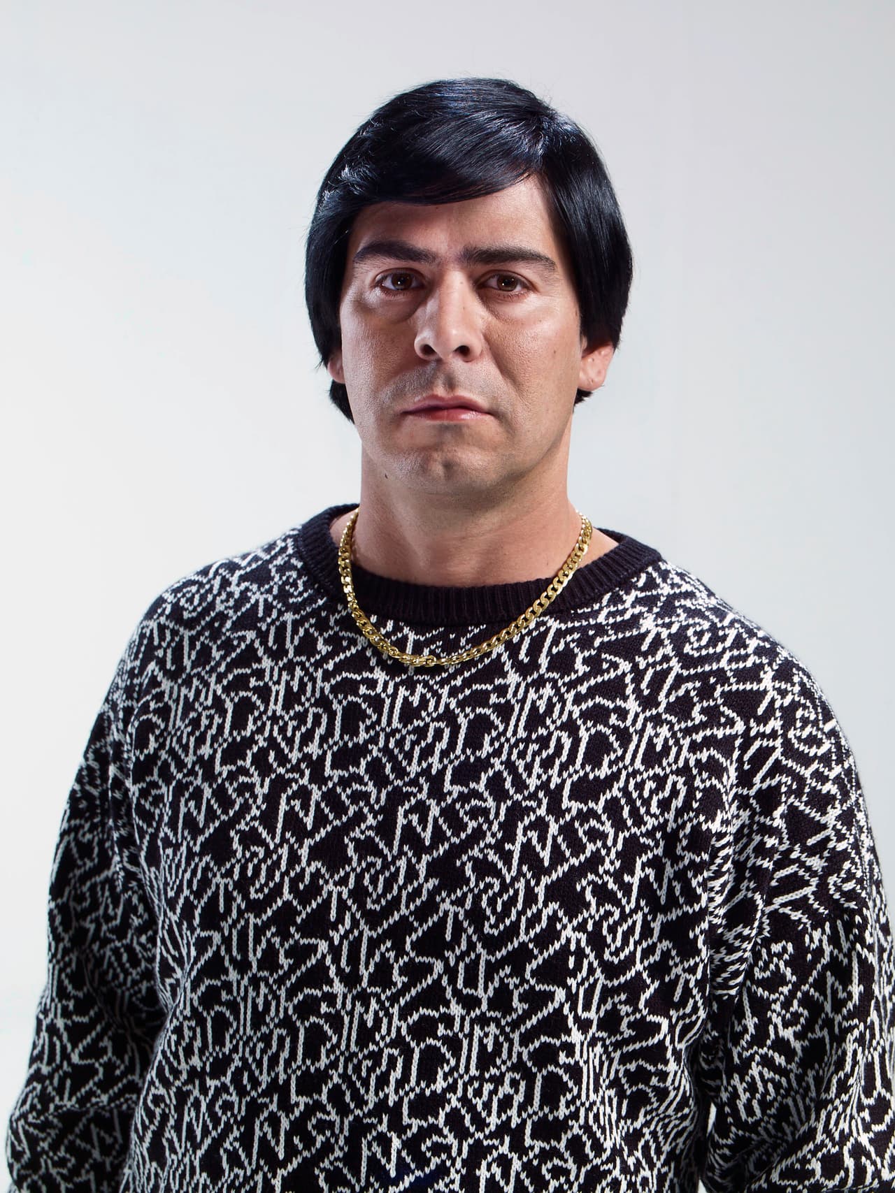 <b><a href="http://www.univision.com/series/el-chapo/hernan-romo-es-benjamin-avendano-en-el-chapo">Hernán Romo interpreta a 'Benjamín Avendaño'</a></b>, uno de los principales enemigos de
<a href="http://www.univision.com/temas/marco-de-la-o">Joaquín Guzmán Loera</a>.