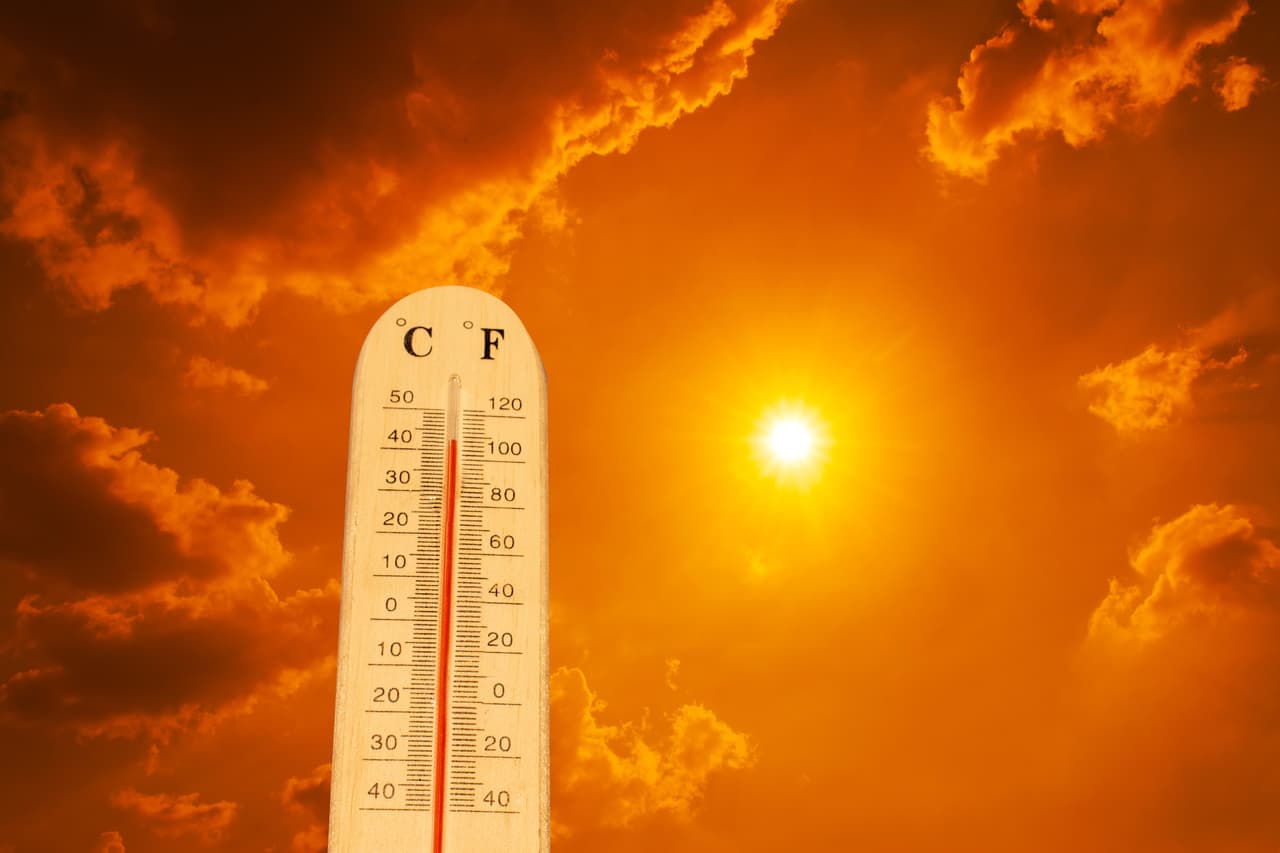 Carolina del Norte enfrenta calor extremo y riesgo de tormentas esta semana
