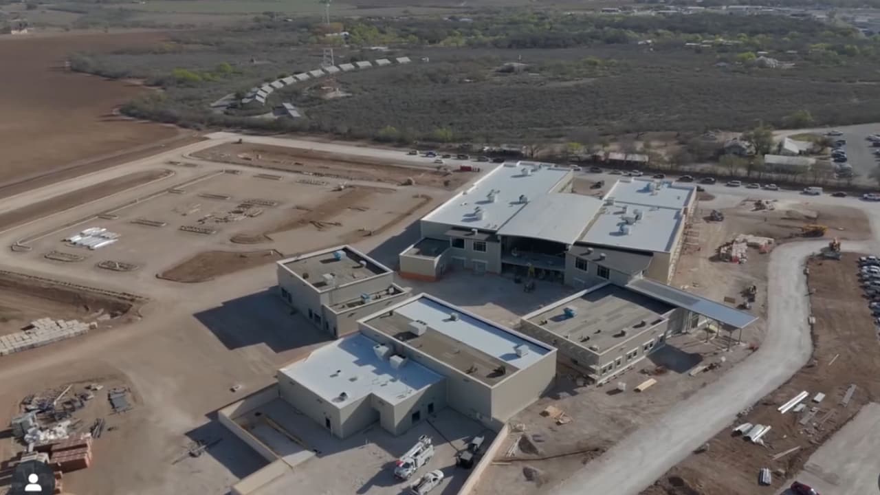 Uvalde se prepara para inauguración de primaria Legacy, que homenajea a las víctimas del tiroteo