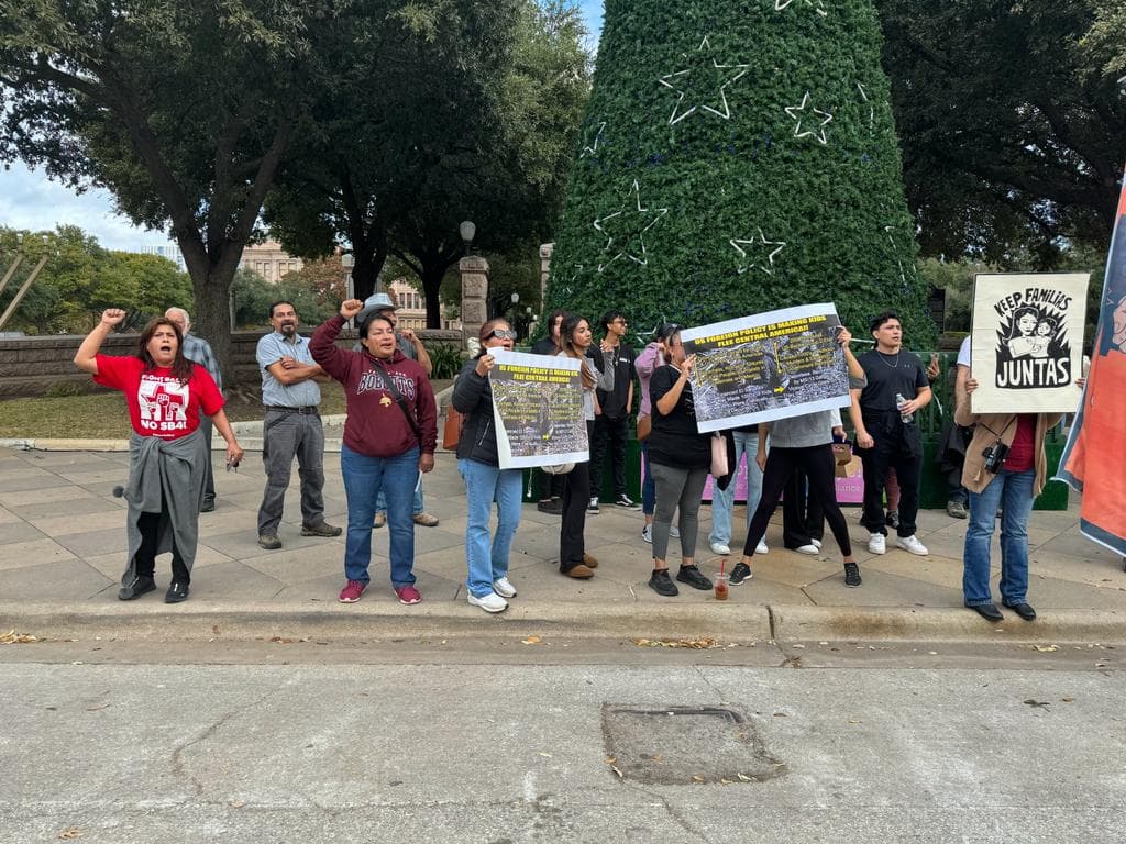 <b><a href="https://www.univision.com/local/austin-kakw/todos-somos-texas-caravana-leyes-antiinmigrantes-protesta-california-texas">Una caravana con decenas de inconformes llegó desde California hasta el Capitolio</a></b> de Texas esta mañana.