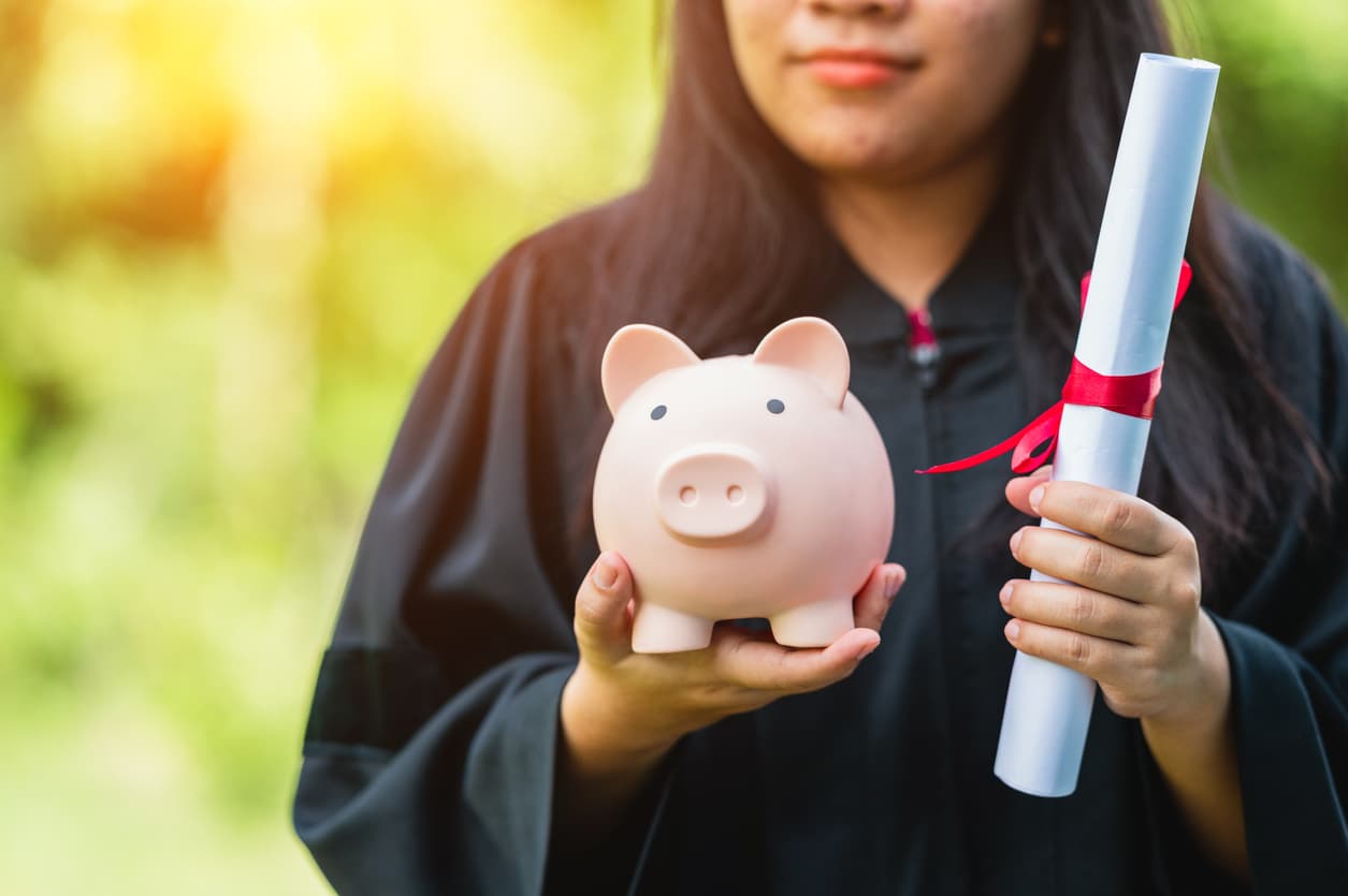 <h3 class="cms-H3-H3">7.- Programas de pago de acuerdo al estado donde se resida</h3>
<br>
<br>Cada estado tienen al menos un programa de pago de préstamos estudiantiles. Algunos estados, como Texas, tienen casi una docena.
<br>
<br>El beneficio generalmente se usa para reclutar empleados del sector público, especialmente maestros y trabajadores de la salud, y requiere algún tipo de compromiso de servicio.