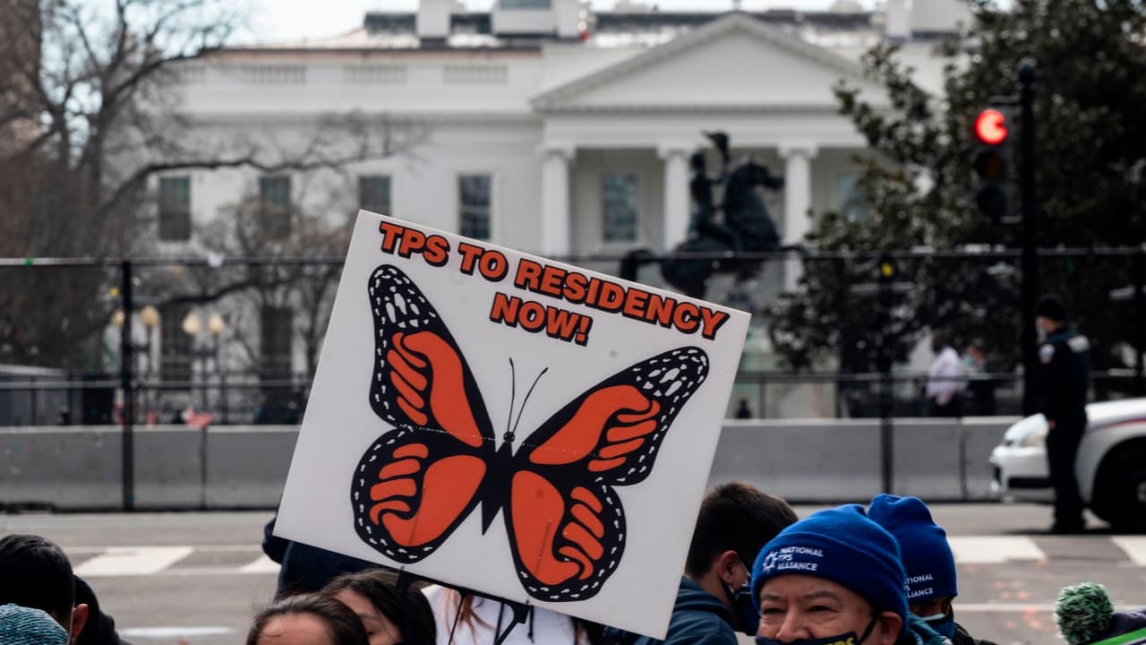 Ante suspensión de TPS hondureños y nicaragüenses enfrentan despidos en el DMV