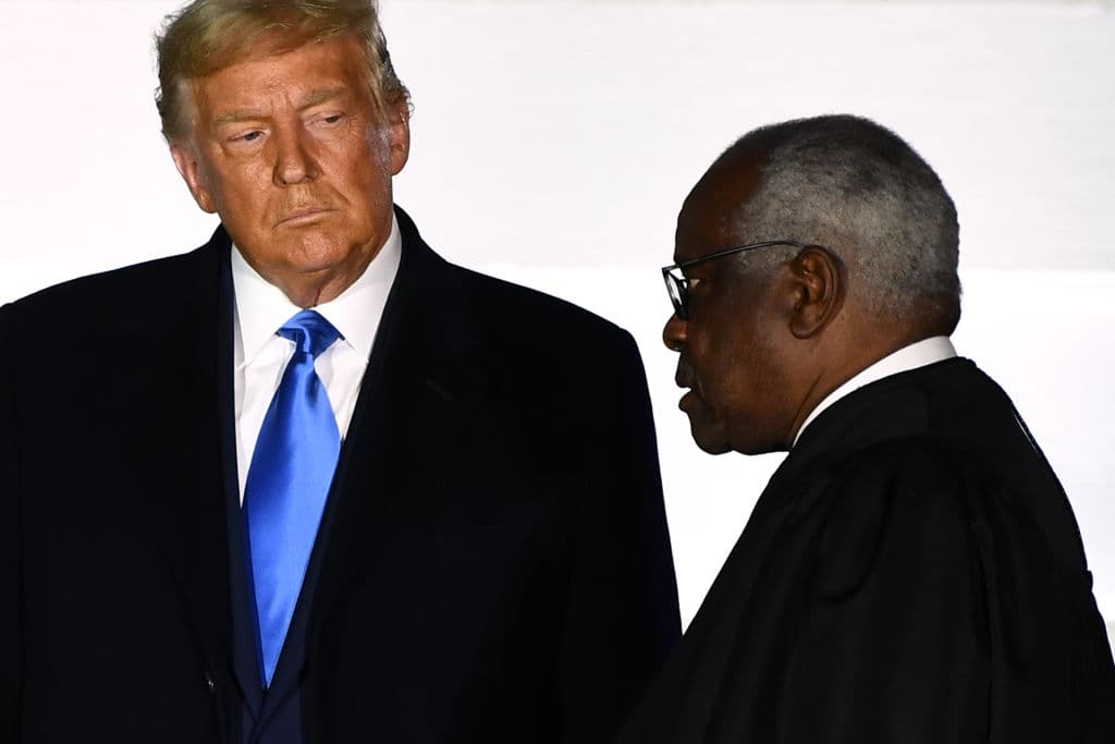El preocupante guiño a Trump del juez Clarence Thomas que puede complicar aún más los juicios contra el expresidente