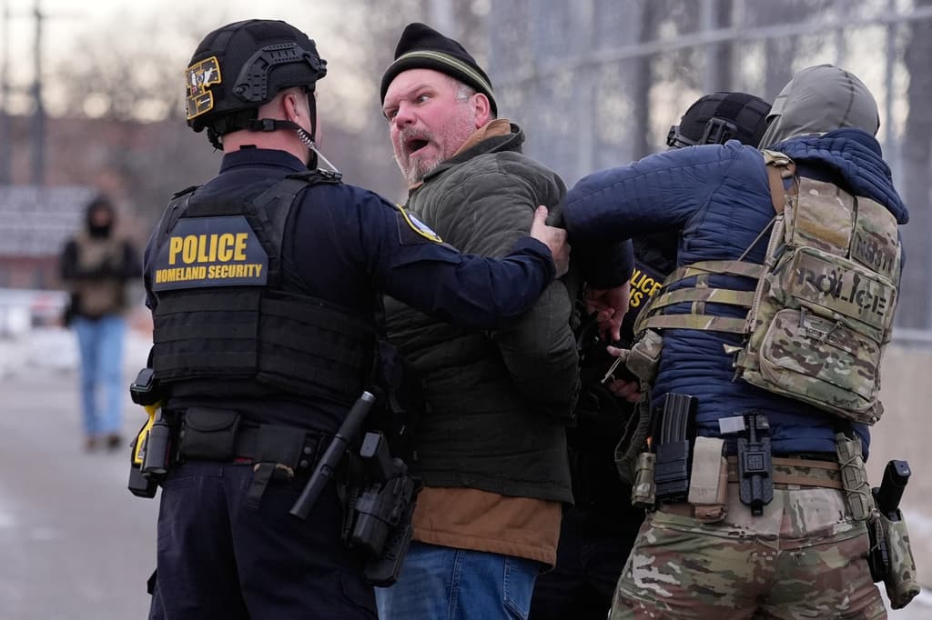 La acusación contra un oficial migratorio en Colorado pone a prueba la inmunidad de los agentes federales sobre sus acciones