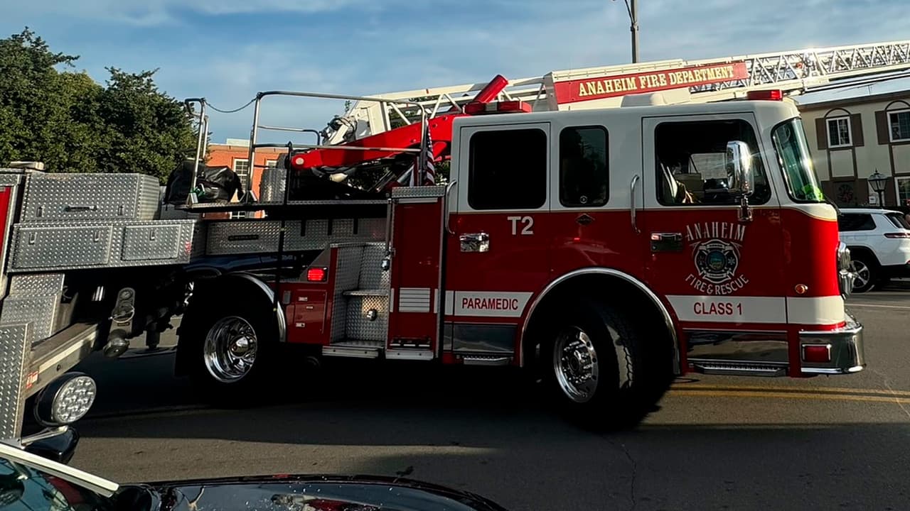 Incendio en Disneyland: Varios vehículos resultan dañados por el fuego en un estacionamiento