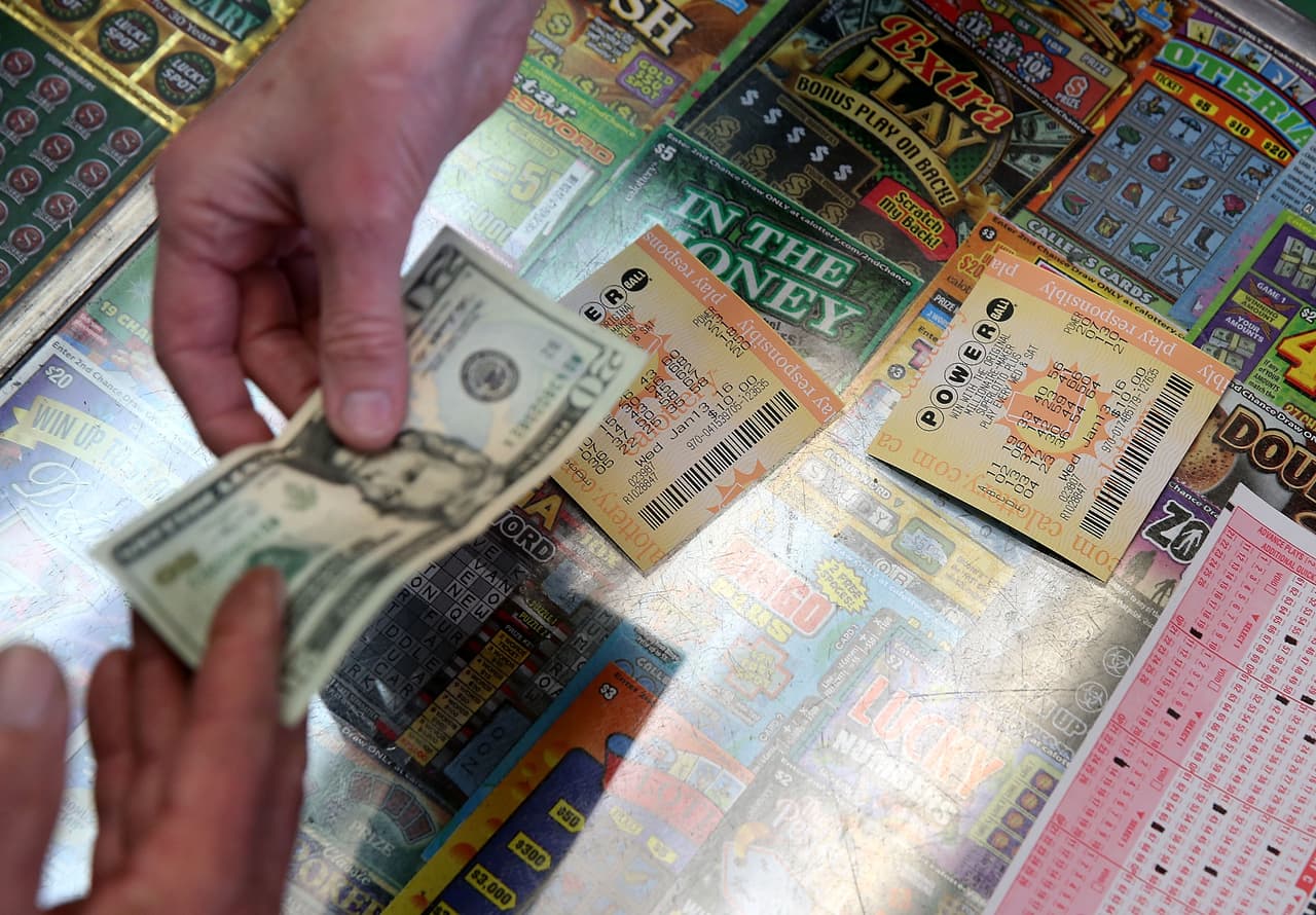 Acusan penalmente a exdirector de la Lotería de Texas por presunto fraude en sorteo que dejó premio de $95 millones