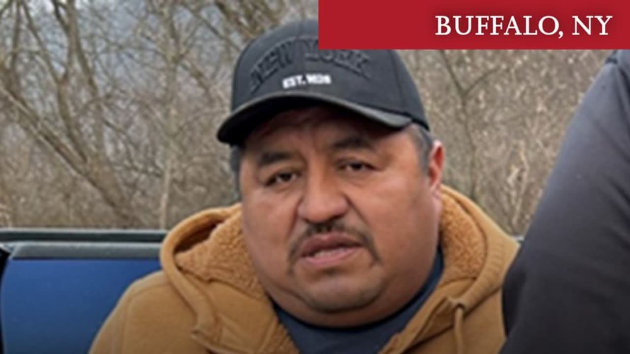 La oficina de ICE en Buffalo, informó sobre la detención y próxima deportación de
<b>Margarito Salinas Loaeza, un migrante indocumentado mexicano de 46 años</b>.
<br>
<br>“(Salinas)
<b>intentó comprar un arma de fuego y aseguró falsamente ser un ciudadano americano</b>. Loaeza está actualmente bajo custodia de ICE y
<b>esperando su proceso de deportación</b>”, informó ICE.
<br>