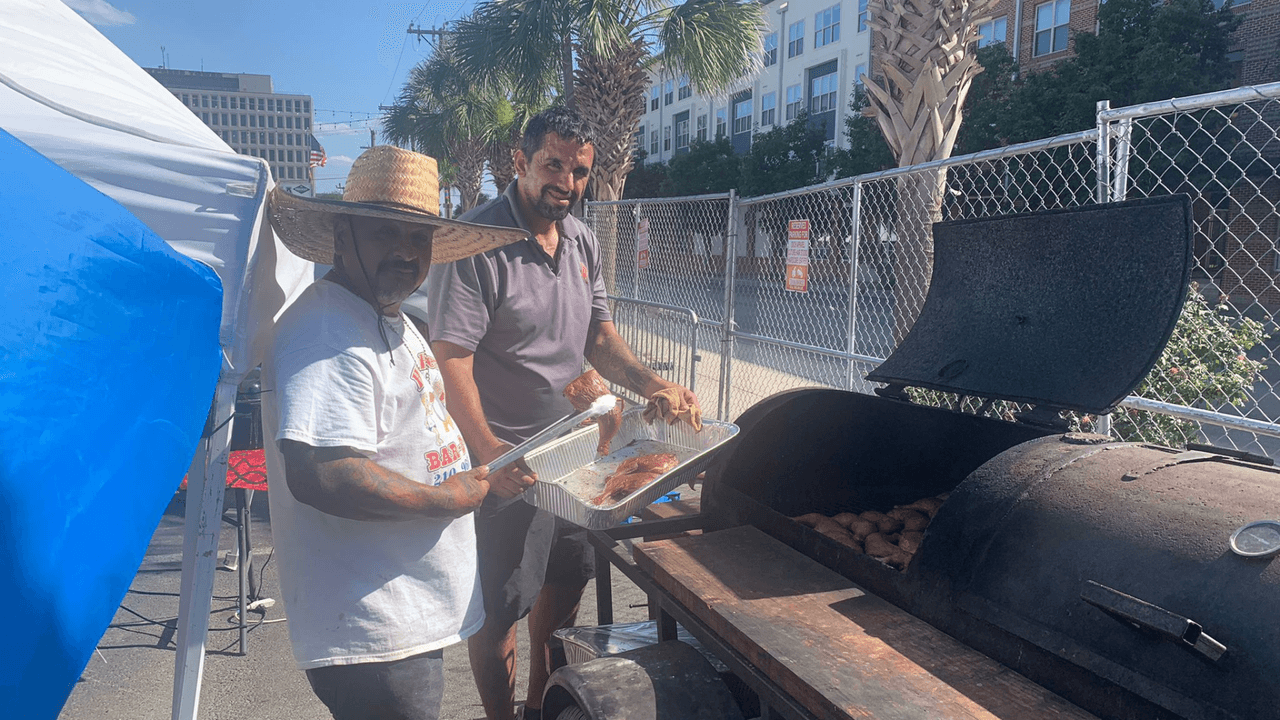 Además de la barbacoa, los familiares y amigos de Reymundo Solís
<b>abrieron una página en línea para que las personas puedan apoyar con donaciones</b>.