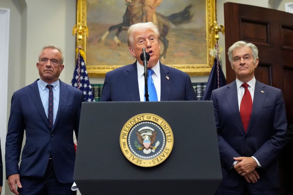 Trump aconseja sin evidencia no tomar Tylenol durante el embarazo por riesgo de autismo. Expertos lo califican de "irresponsable"