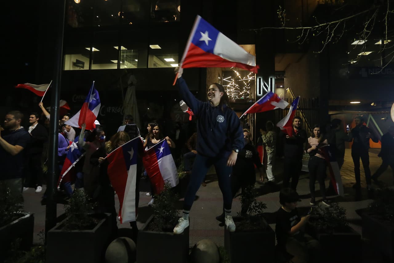 Chile rechaza la nueva constitución con cerca de un 62% de los votos