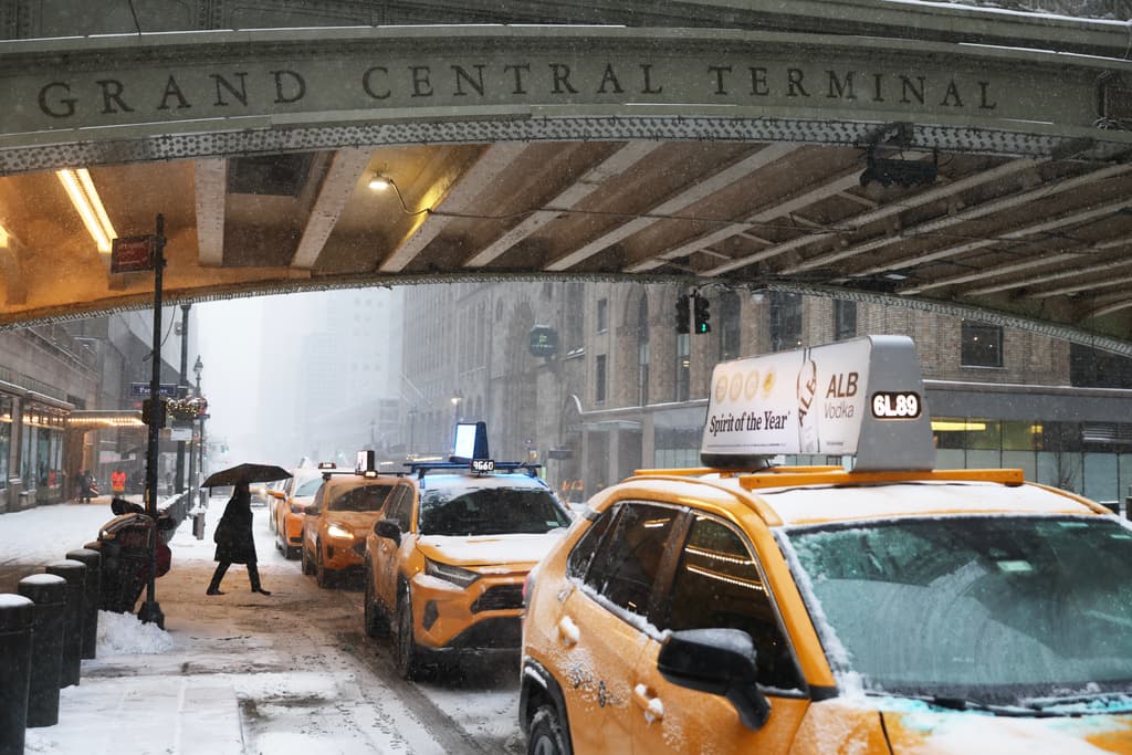 Lo malo de la
<b>tormenta invernal Fern</b> fue que los taxistas a las afueras de Grand Central Station no tenían clientes.