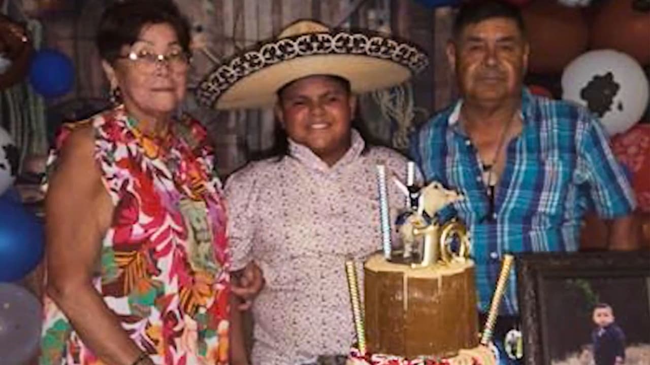 Abuelita hispana cocinaba unas quesadillas cuando una bala perdida la hirió y mató en su casa en Texas