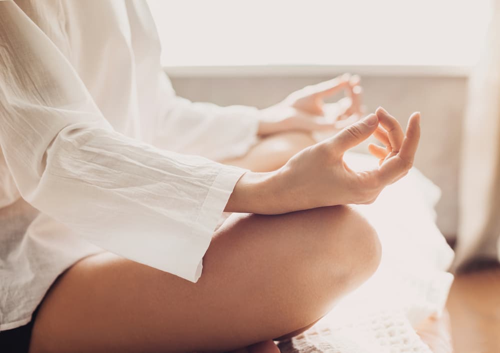 <b>CÁNCER</b>
<br>Siempre emocional e intuitivo, un Cáncer puede conectarse con su espiritualidad si se toma al menos 15 minutos al día para sentarse en un rincón tranquilo de su hogar y meditar. Puede ser algo tan sencillo como practicar ejercicios de respiración, para relajarse y soltar mala energía.