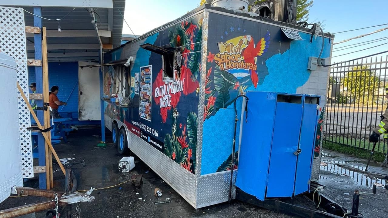 En total, 4 personas resultaron heridas: una fue trasladada a un hospital con heridas serias que no ponen en riesgo su vida, mientras que las otras tres fueron atendidas en el lugar.