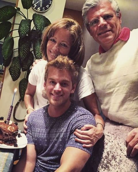 Sus padres deben estar muy orgullosos de todo lo que ha logrado a su corta edad. ¿Te gustaría ver a Polo Morín interpretando a Luis Miguel?