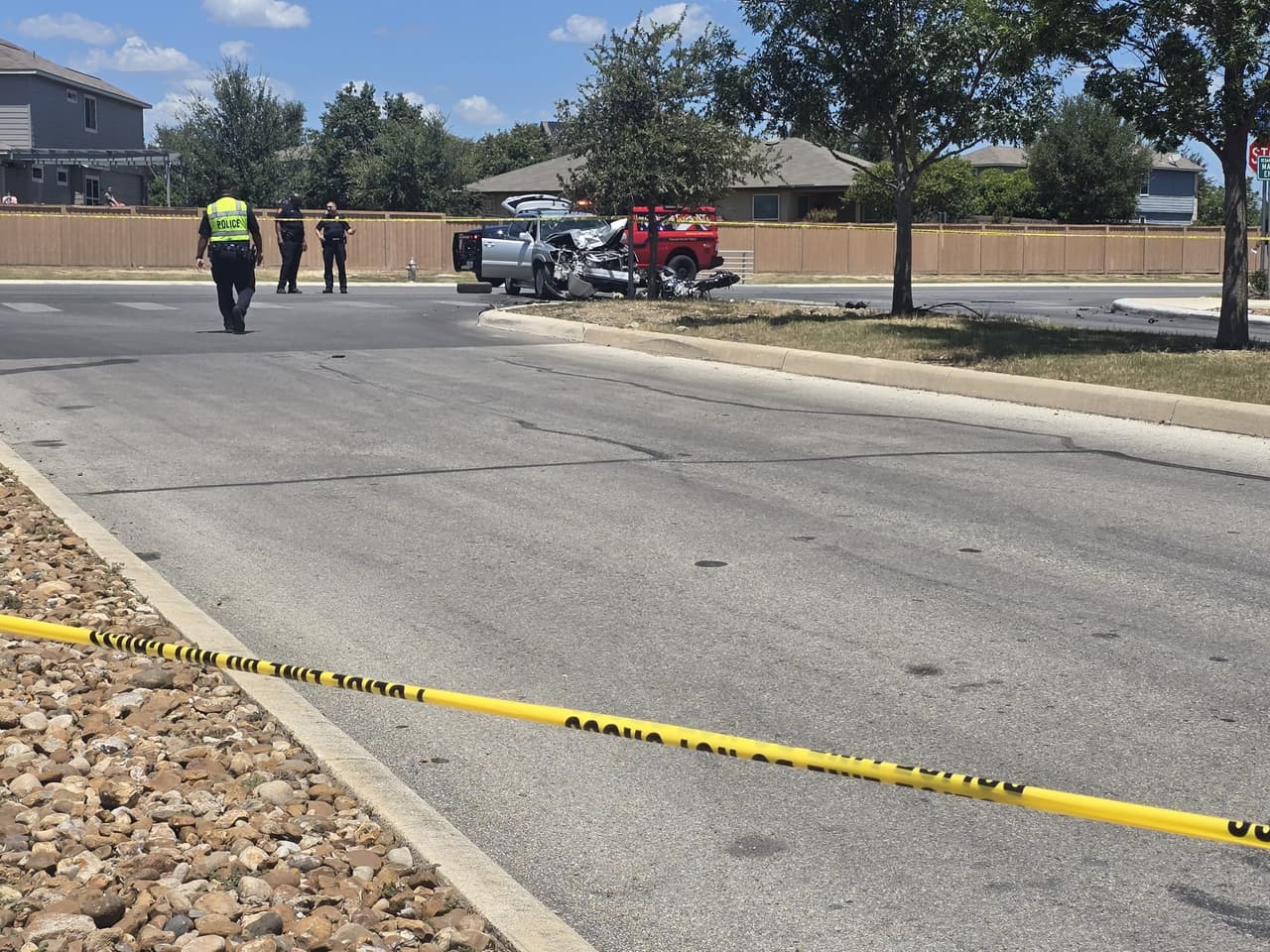La vialidad de la zona fue cerrada durante varias horas al paso vehicular, mientras autoridades investigaban las causas del accidente.