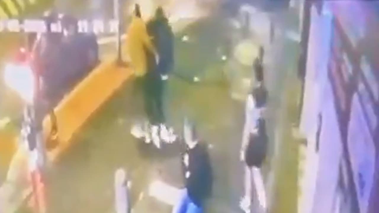 Tras cirugía fallida, video revela cómo sacaron cargando a mujer de una clínica clandestina en Colombia; no ha sido localizada