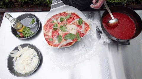 Pizza margarita: así puedes preparar a la parrilla la reina de las pizzas