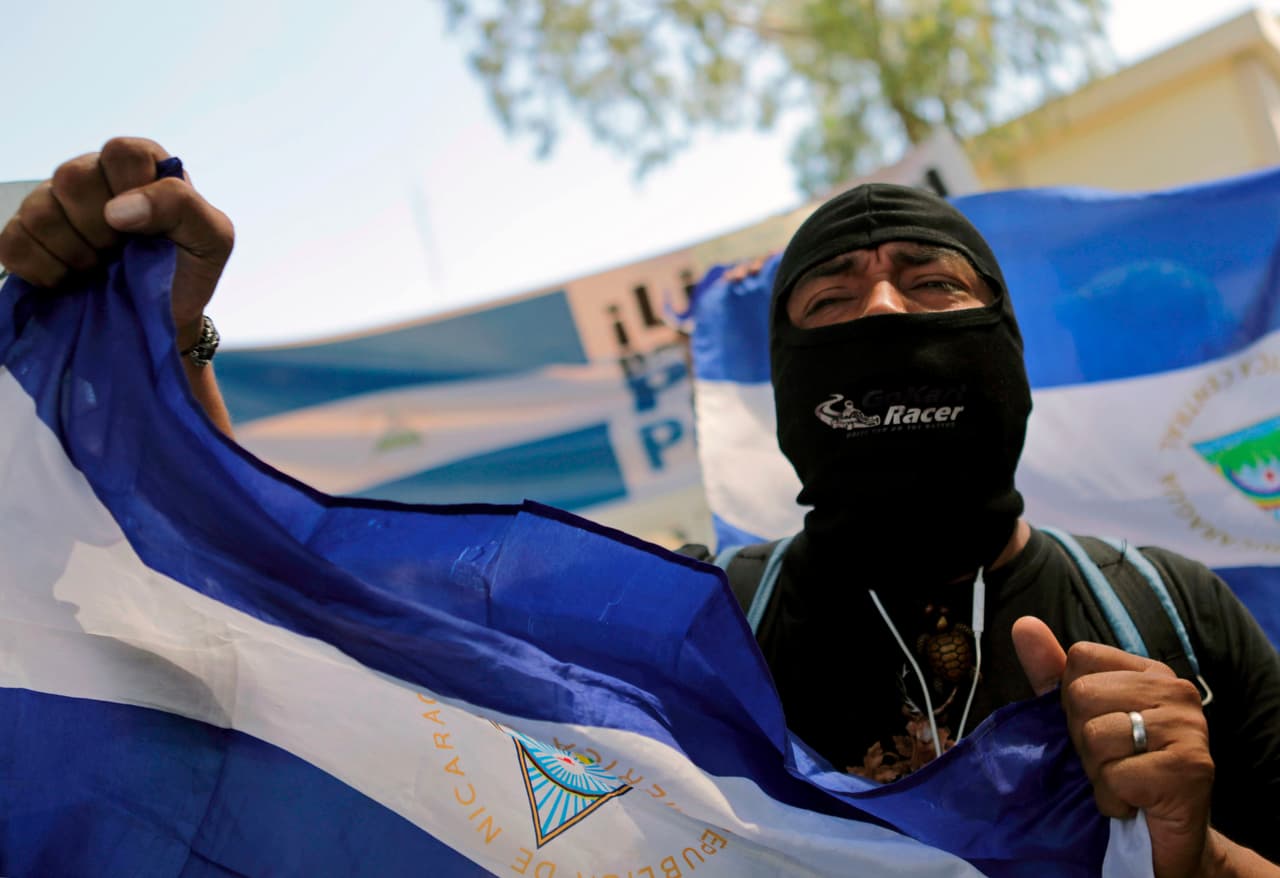 La protesta cobra nueva fuerza en Nicaragua y Ortega traslada la represión a las iglesias