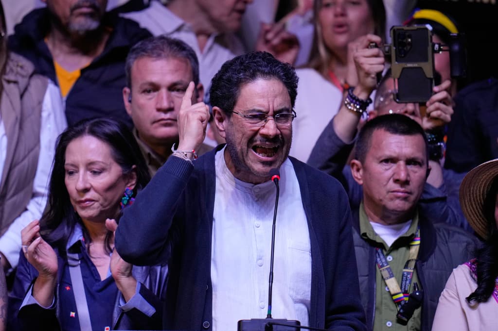 Iván Cepeda anuncia que impugnarán 33,000 mesas de votación y pide esperar el escrutinio oficial