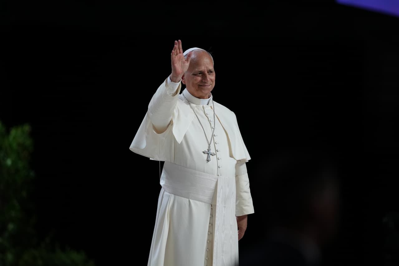 El papa León XIV bromeó diciendo que, antes de salir del viaje a España, consultó con la inteligencia artificial para preguntarle qué debía decirles a los obispos españoles