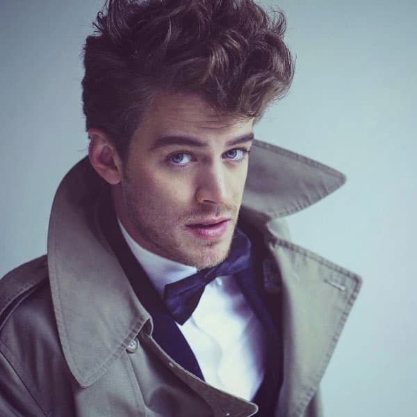 Además habla varios idiomas: inglés, francés, portugués, español y un poco de mandarín.