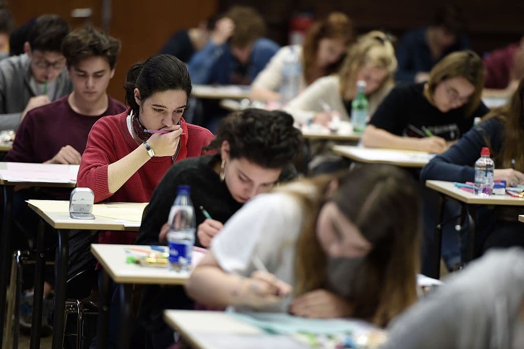 Durante el bachillerato los estudiantes deben tratar de tomar las clases más exigentes o avanzadas ofrecidas en su preparatoria, pero debe mantener buenas calificaciones.