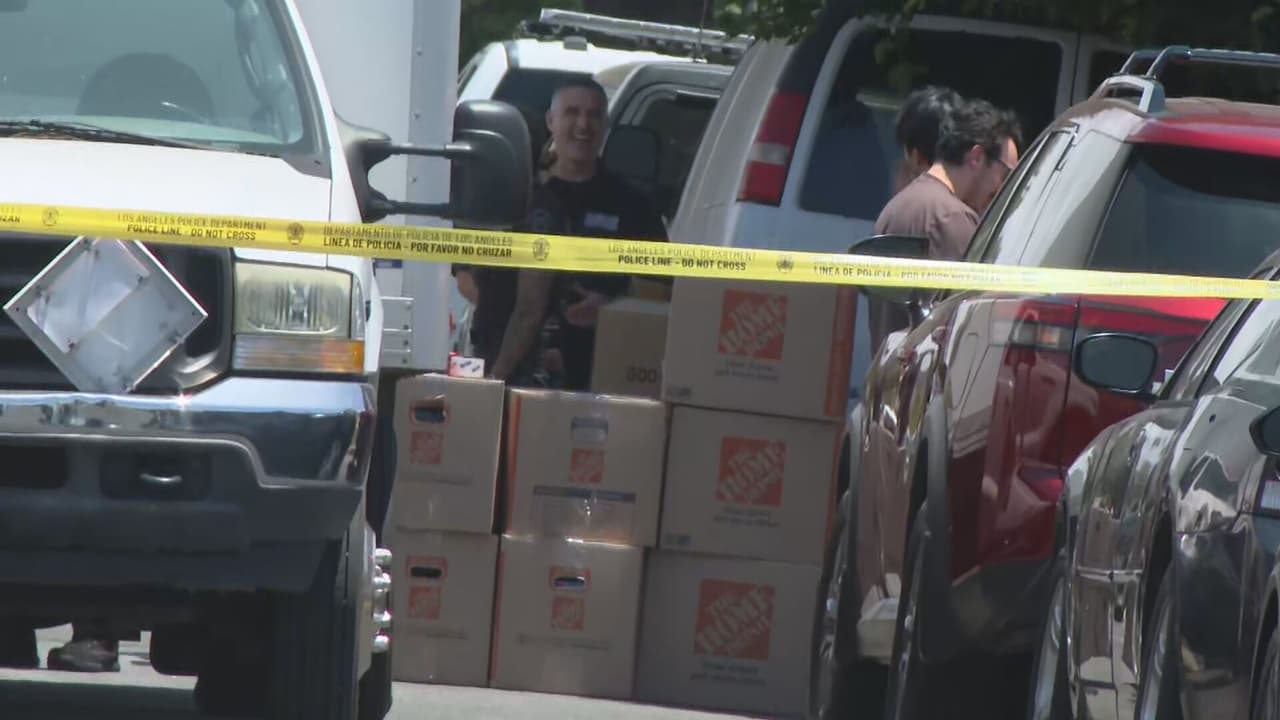 Ante el riesgo potencial, el escuadrón de bombas del LAPD se presentó en el lugar y se ordenaron evacuaciones en la zona inmediata, que incluyó tramos de East 85th Street entre Main Street y Towne Avenue, además de una cuadra al este de Avalon Boulevard.