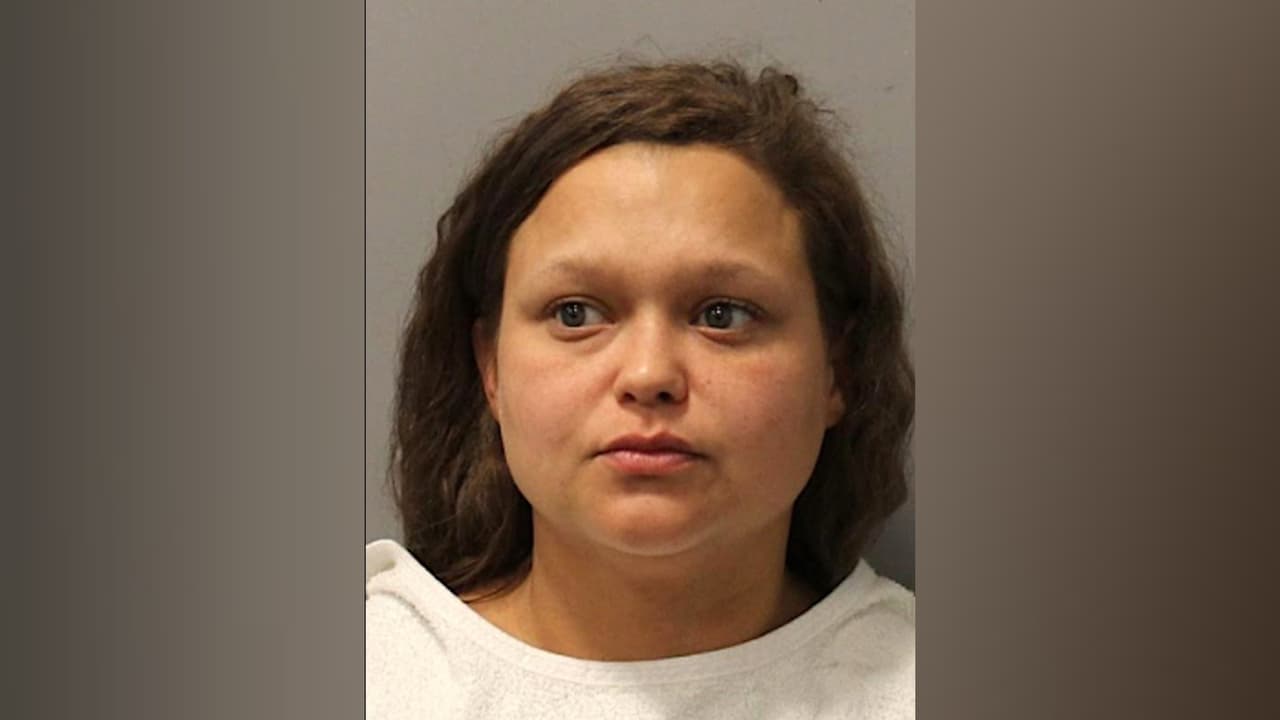 Una mujer acusada de decapitar a su hijo de 6 años es declarada no apta mentalmente para ser juzgada