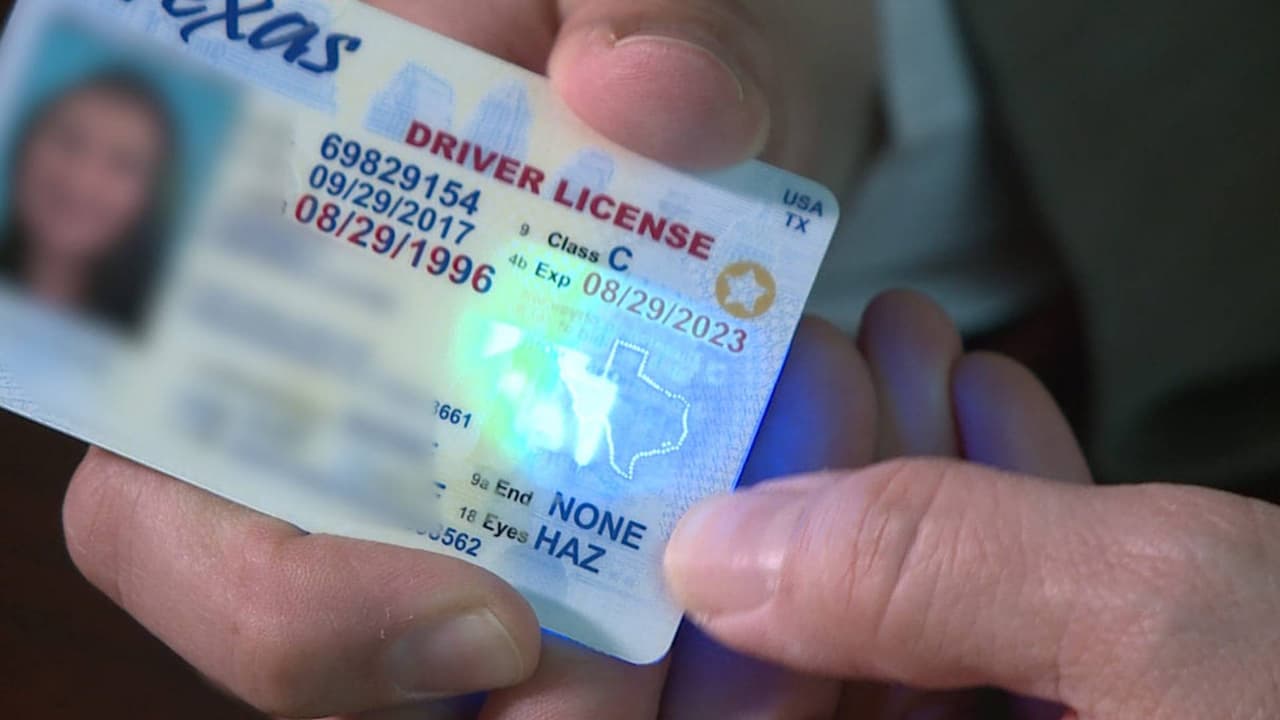 Secretario del Transporte presenta iniciativa para que conductores de camiones realicen su examen en inglés para obtener su licencia