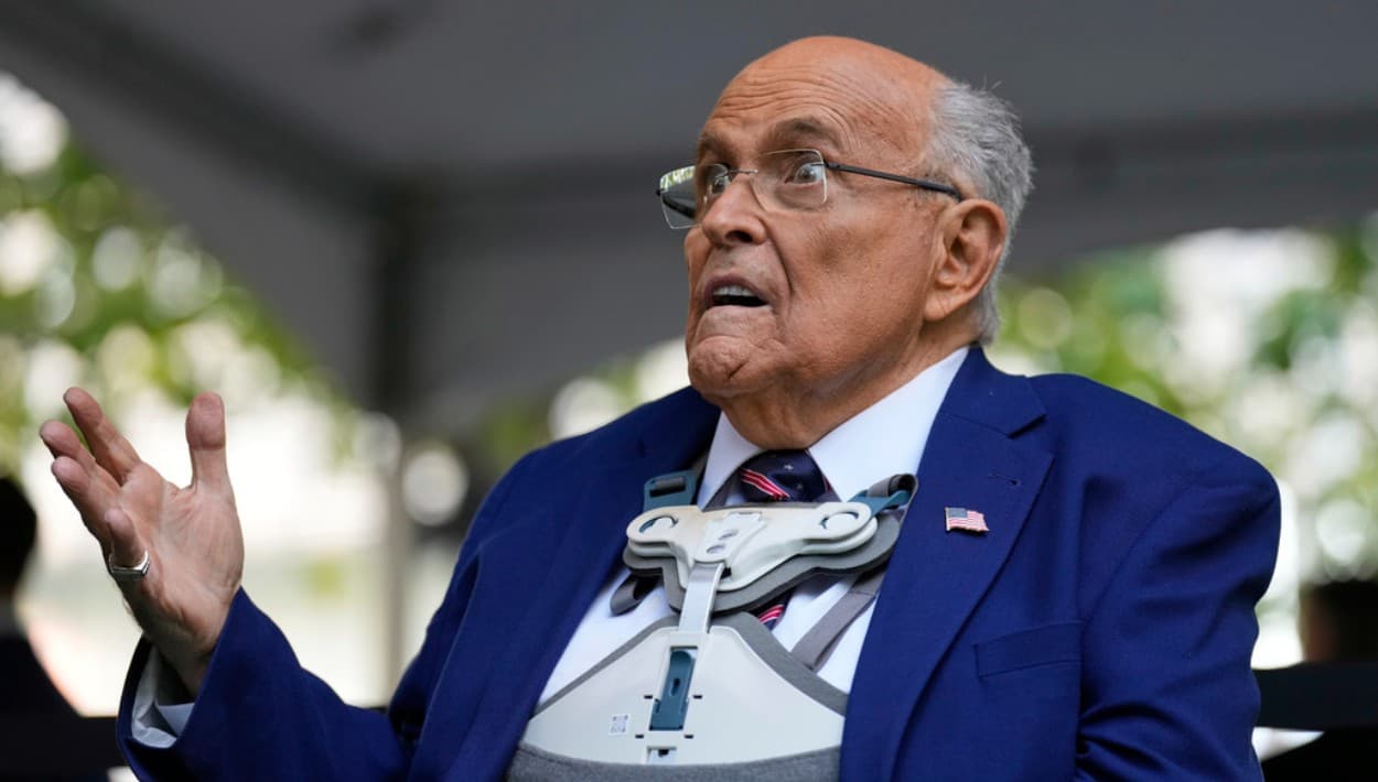 Rudy Giuliani confiesa qué experimentó estando en coma, en ruta a "un juicio con San Pedro"