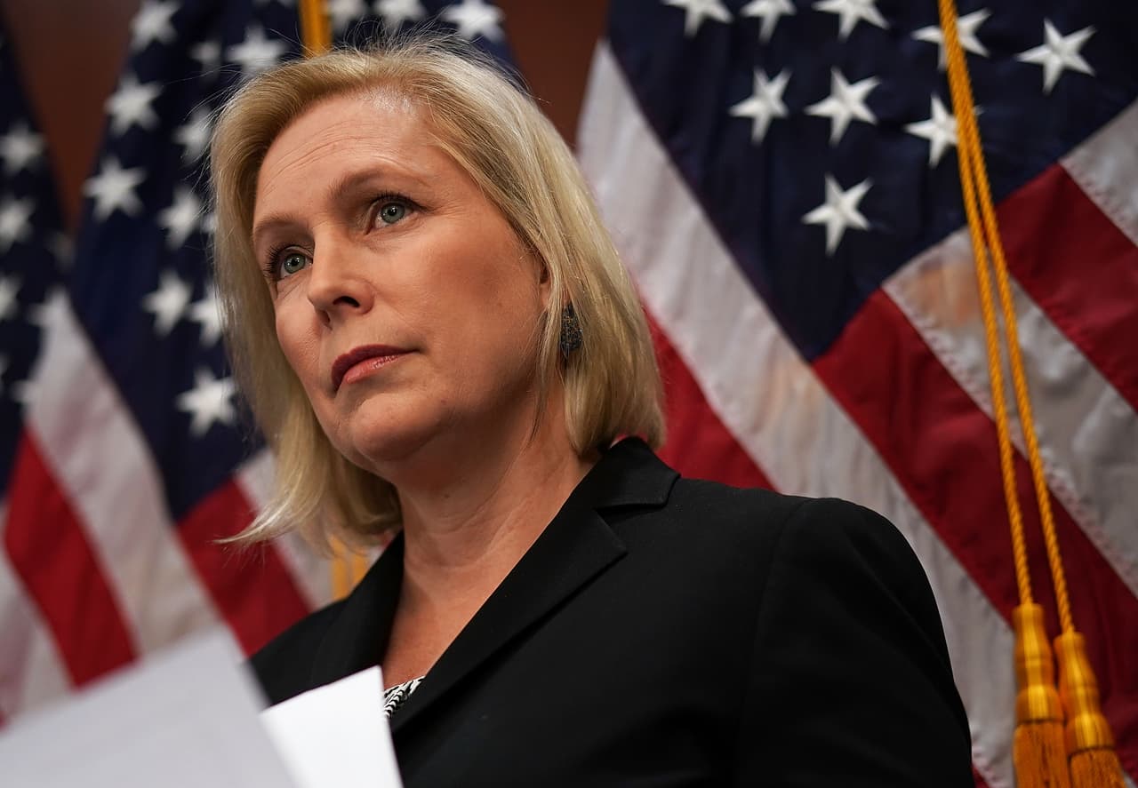 <b>Kirsten Gillibrand, 51 años.</b> Se lanzó oficialmente por la candidatura este 15 de enero de 2019. Es senadora por Nueva York desde 2009 y fue miembro de la Cámara de Representantes por ese estado (2007-2009). Es conocida por su severidad contra las agresiones sexuales. Dijo que Bill Clinton debió haber renunciado por el escándalo con Mónica Lewinsky y encabezó al grupo de demócratas que exigió la renuncia del senador Al Franken después de las denuncias de acoso sexual.