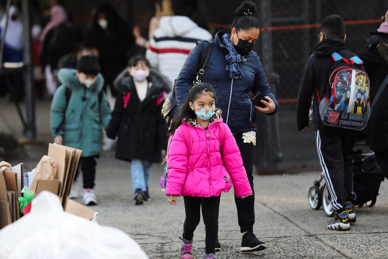 Desde hoy menores de 5 años no tendrán que usar mascarillas en escuelas y guarderías de NYC