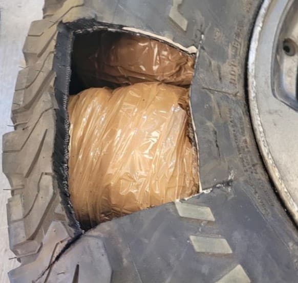 Las
<b>llantas de repuesto suelen ser utilizadas para intentar esconder</b> las drogas.