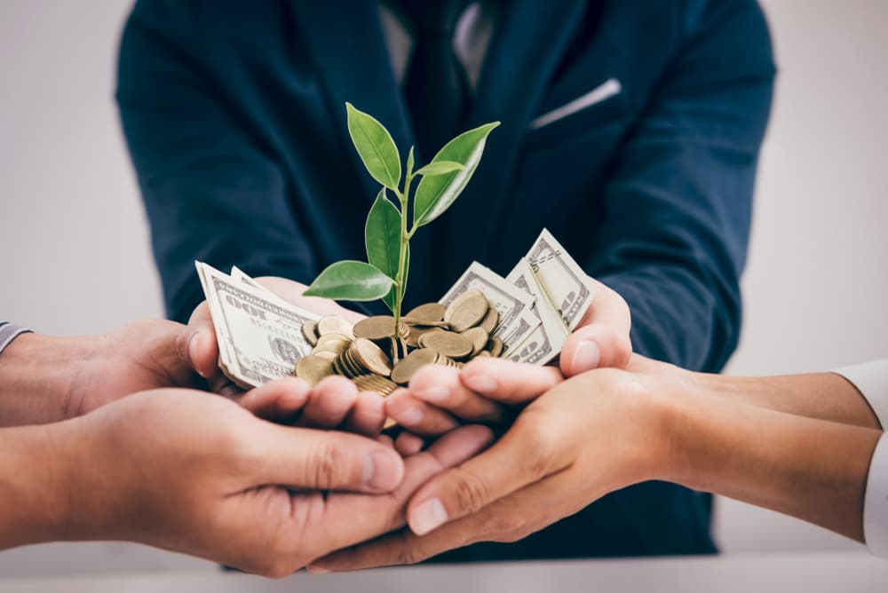 Los números
<b>ocho</b> suelen ser muy buenos con el dinero, hacerlo crecer, los banqueros y negociantes, los que proveen los bienes materiales.