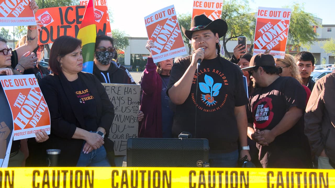 Algunos asistentes compartieron sus testimonios, sobre cómo los
<b>operativos de ICE</b> han cambiado la vida de sus familias.