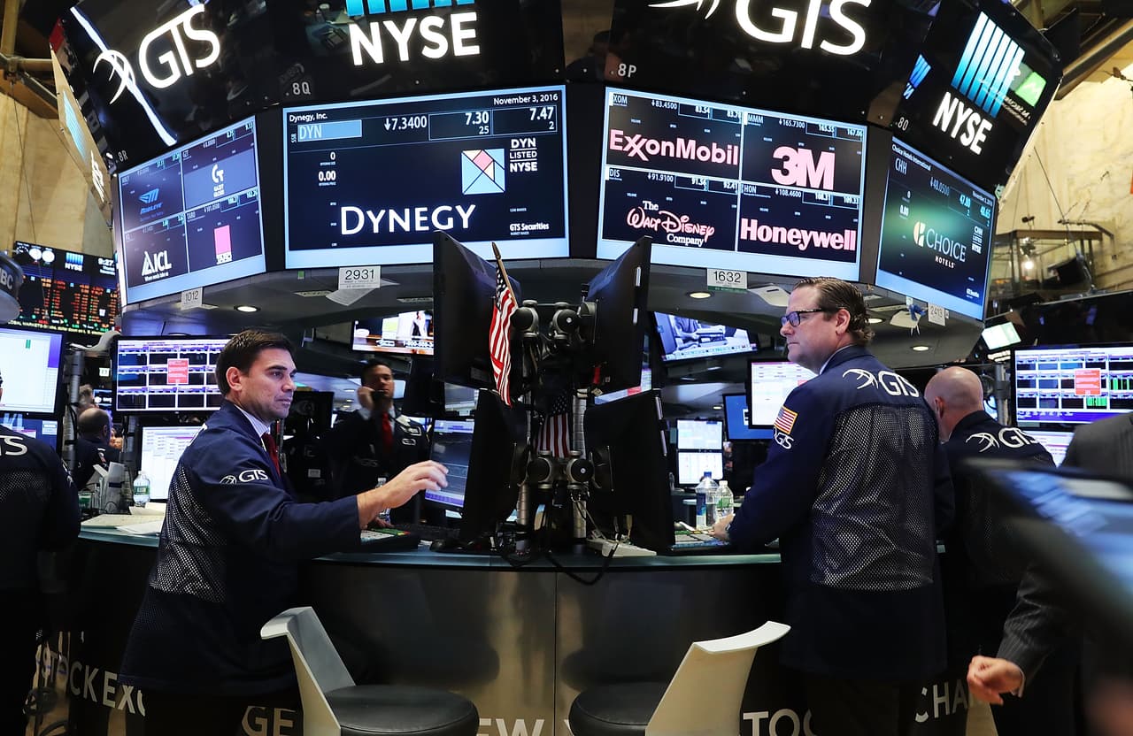 La bolsa se desploma a su peor nivel en meses ante malas noticias económicas y temores a medidas de Trump