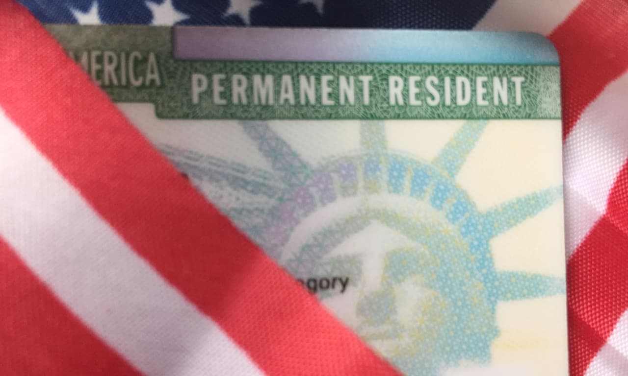 ¿Quiénes son los inmigrantes que deberán volver a su país para tramitar la green card?