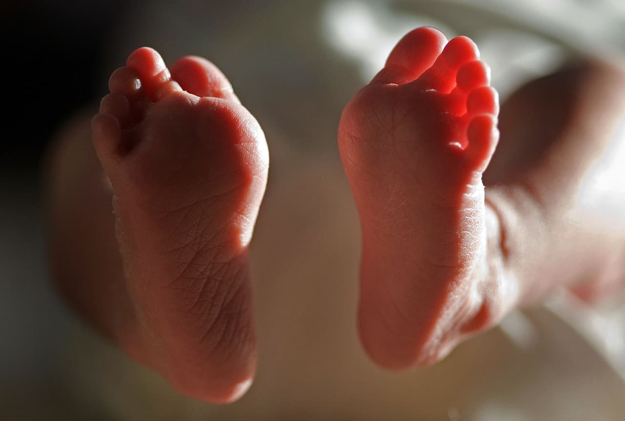 El misterio del bebé de 7 meses desaparecido en California: su madre dice que fue secuestrado, pero la policía lo pone en duda
