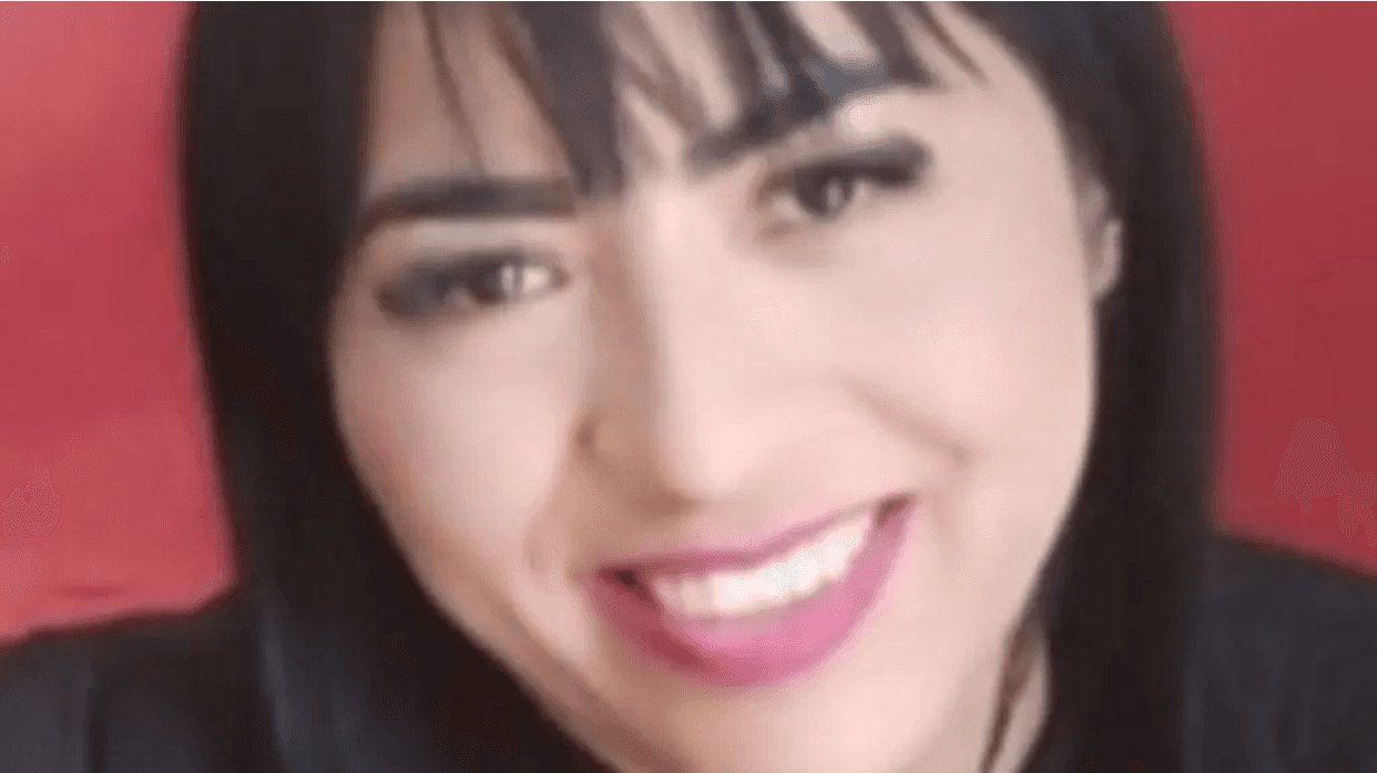 "Que me regresen a mi hija": mujer mexicana fue a una clínica de belleza para operarse y desapareció. Un video muestra a tres personas subiendo un bulto a un carro.