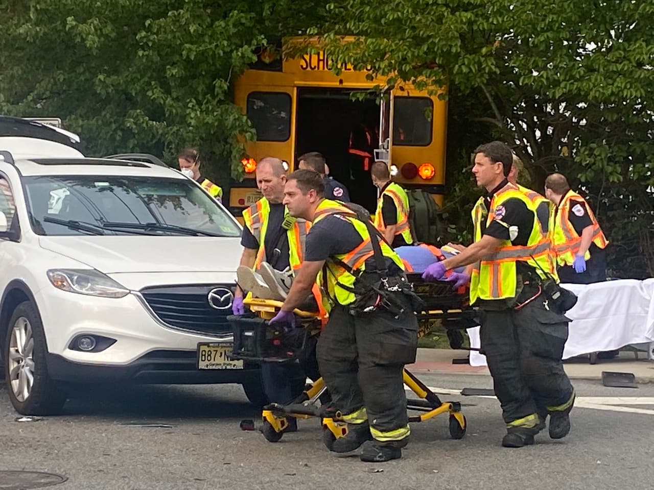 Choque de autobús escolar en Nueva Jersey deja seis heridos