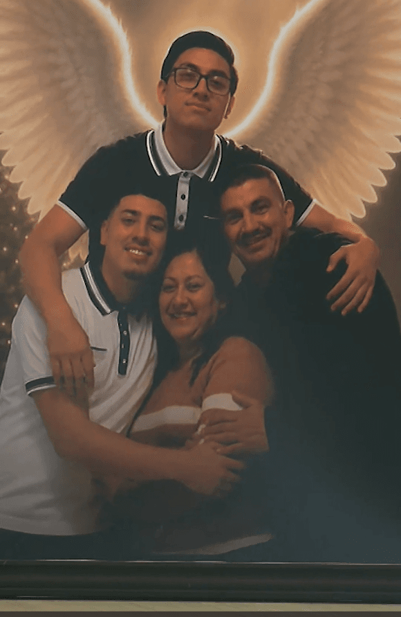 Posteriormente fueron detenidos en el
<b> Centro de Detención de Florence, Arizona,</b>
<b>donde un juez ordenó su deportación expedita a México. </b>
<br>
<br>Kevin, por su parte, también tomó la decisión de regresar a a México para reunirse con ellos.