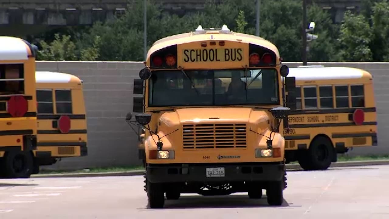 Roban convertidores catalíticos de varios autobuses escolares de Houston ISD
