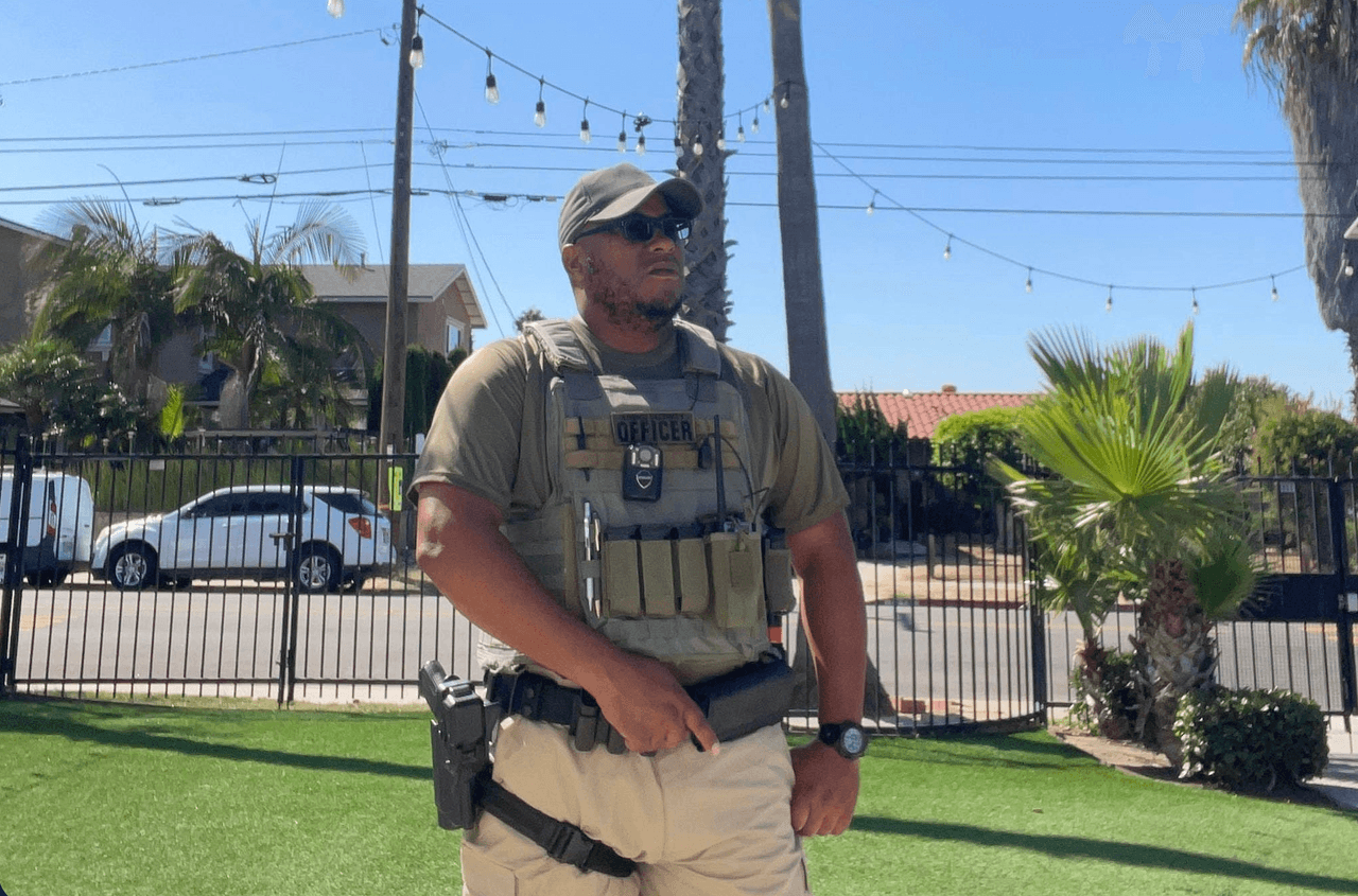 "Era como un halcón": el guardia de seguridad que salvó la vida de 140 niños en el tiroteo del Centro Islámico de San Diego