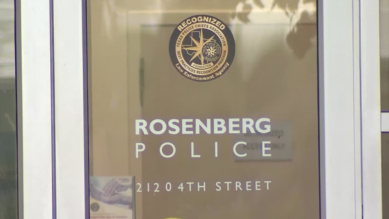 Así puede denunciar abuso de menores: Texas ofrece muchos recursos para reportar algún abuso o violencia familiar. El Departamento de Servicios para la Familia y de Protección ofrece un número de teléfono y una página web para denunciar cuando exista abuso de menores: 1-800-252-5400 y
<a href="https://www.txabusehotline.org/" target="_blank">Texas Abuse Hotline</a>.