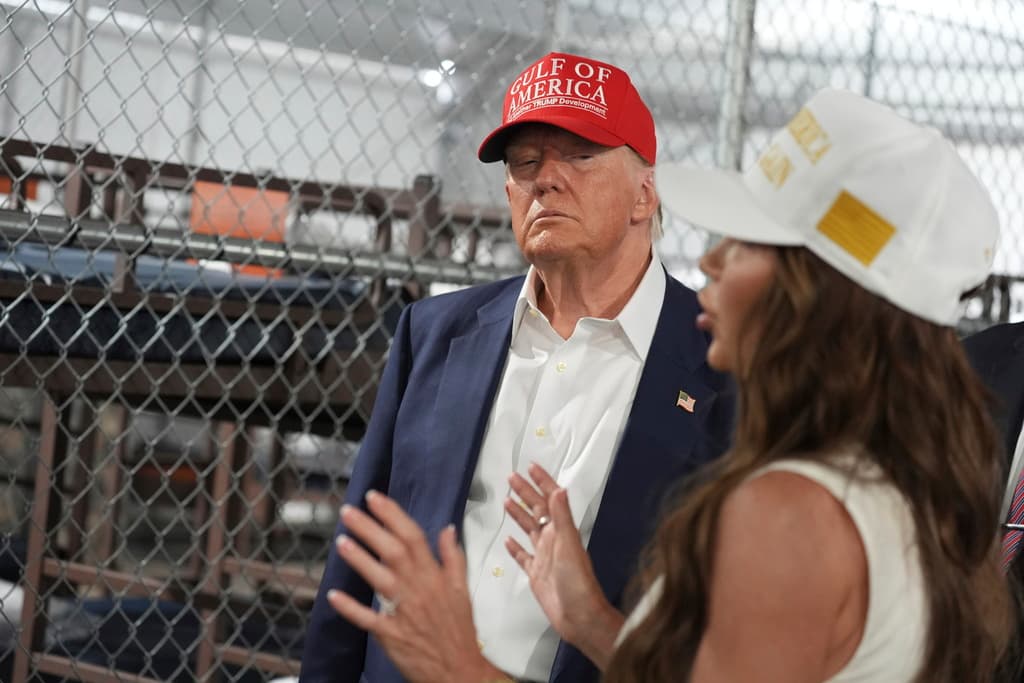 Noem dice que ‘Alligator Alcatraz’ será el "modelo" para otros centros de detención de inmigrantes