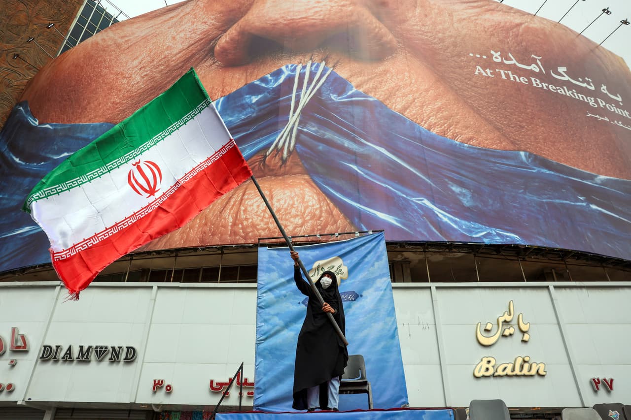 Guerra en Irán hoy | Donald Trump anuncia que el "Proyecto Libertad" se suspende temporalmente con la intención de alcanzar un acuerdo con Irán